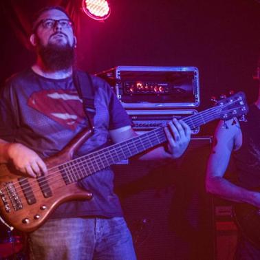 Experienced bassist backing vocalist New to Auckland 
