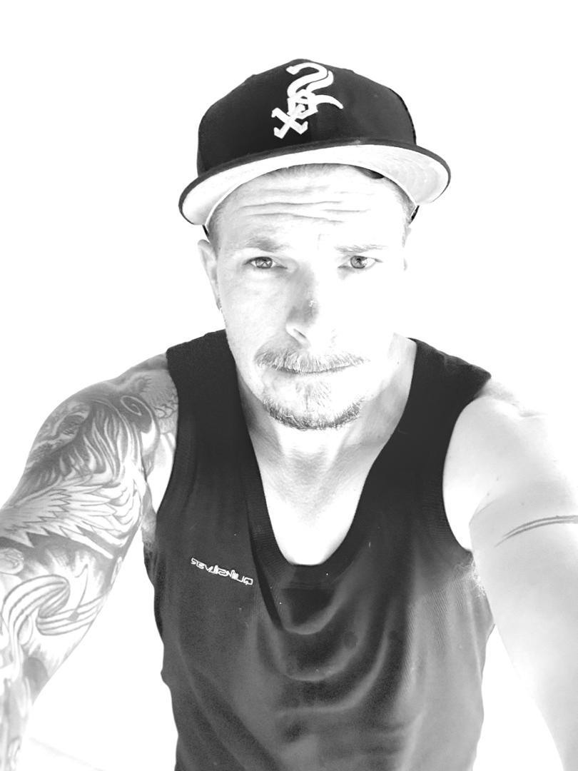 Looking for vocals song writer for originals Looking for vocals song writer for originals