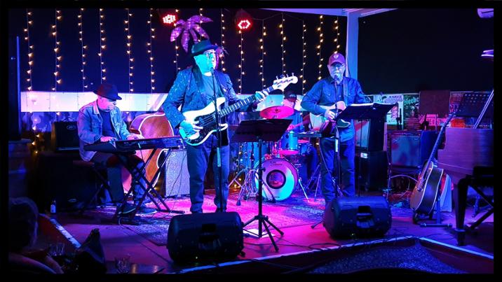 Bassplayer available 