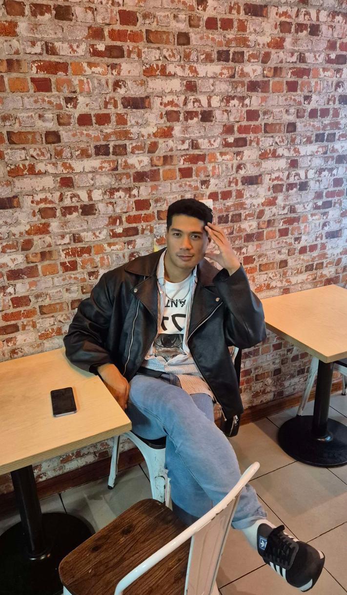 Looking for a guitarist