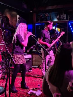 Gigging Top 40 s Cover Band Looking for Experienced Guitar Player