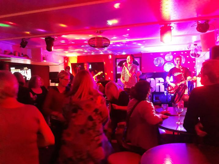 2nd Guitarist or Keyboard player needed for Auckland Covers band