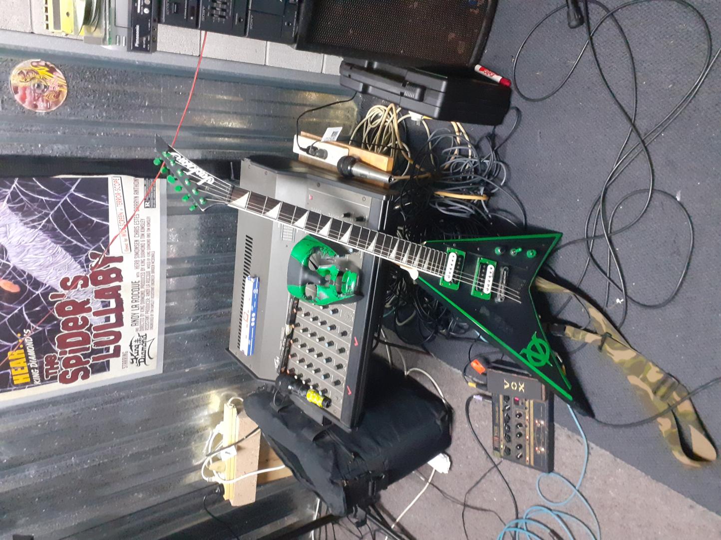 Singer wanted for local outfit