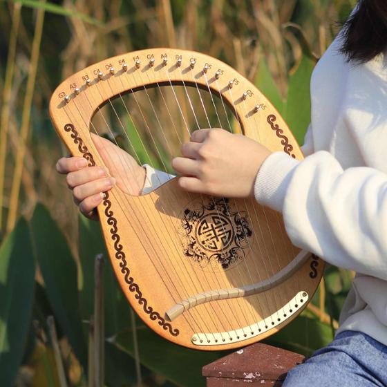 Looking for Lyre player