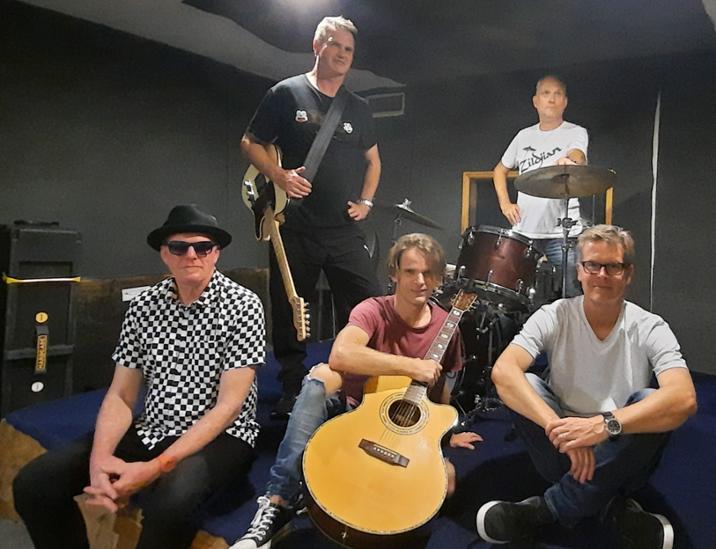 Singer Vocalist Wanted for gigging Auckland Covers Band