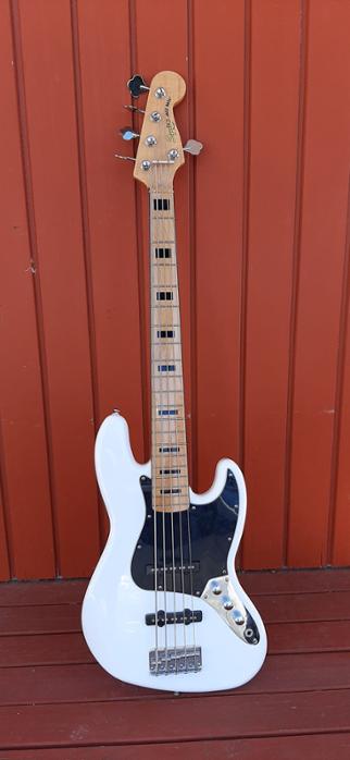 Squier Vintage Modified Jazz Bass V 5 String